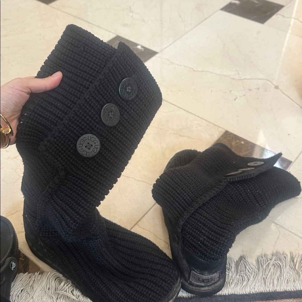 UGGS size 9 - Picture 4 of 6